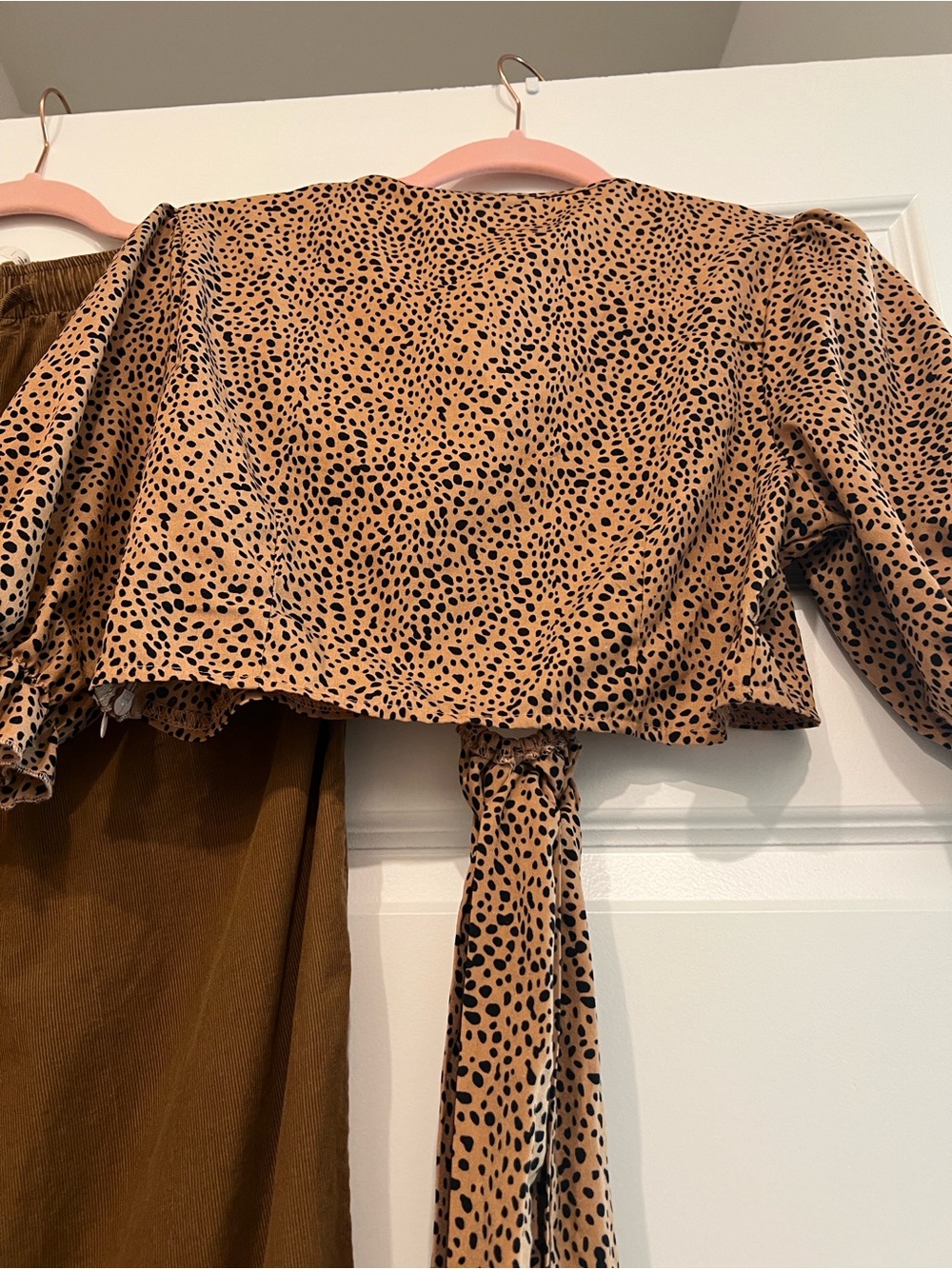 SHEIN Tan Leopard-Print Tie-Front Puff Sleeve Cropped blouse - Picture 10 of 12